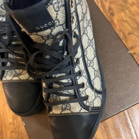 Gucci men sneakers 8 1/2 G gently worn with box. US Sz 9.5. - Picture 2 of 16